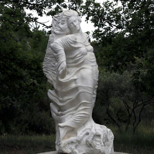Draguignan :
										1991 - « Vent » 
										Hauteur : 2 m  Marbre de Carrare - DE FAYKOD