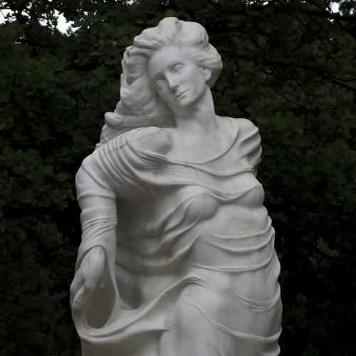 Draguignan :
										1991 - « Vent » 
										Hauteur : 2 m  Marbre de Carrare - DE FAYKOD