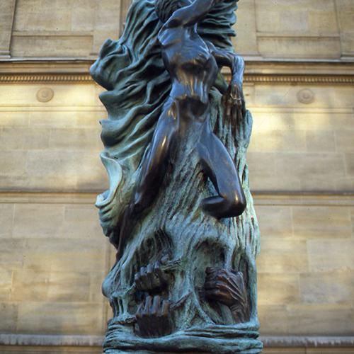 Paris XVIe arrondissement :
										1998- « Monument National aux Évadés de Guerre»
										Hauteur : 4,80m 
										Bronze - DE FAYKOD