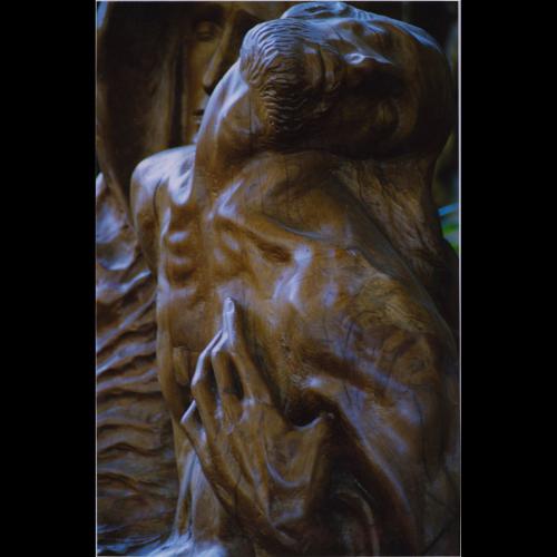 Piéta (détail)- 1983  Belgique Popering - bois -  sculpture de Maria de Faykod