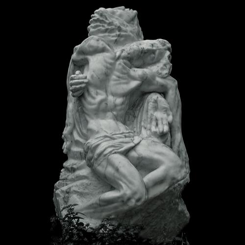 Piéta - 1983  - marbre de Carrare  à Lourdes sculpture de Maria de Faykod